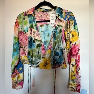 Colorful cropped front tie silk blouse xs